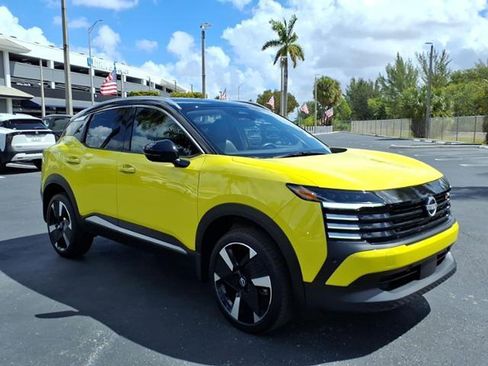 Used 2025 Nissan Kicks SR image 16