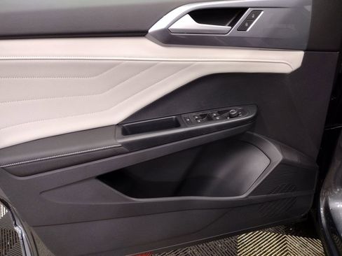 New 2025 Volkswagen Taos SEL image 18