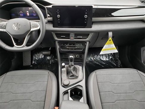 New 2025 Volkswagen Taos SE image 9