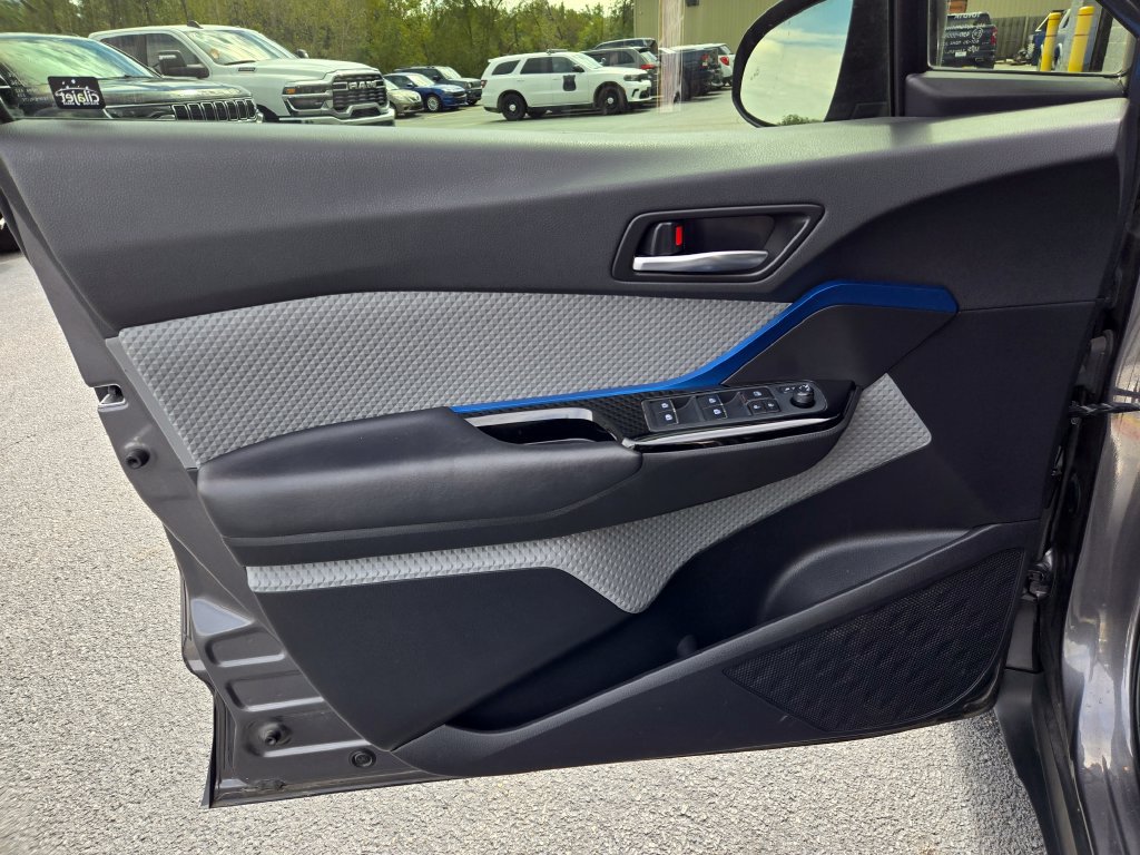 Used 2019 Toyota C-HR XLE FWD image 11
