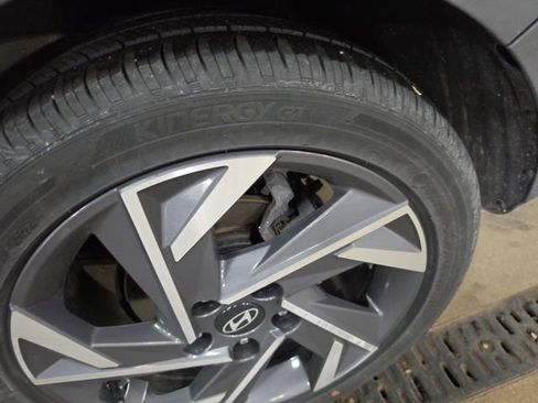 Used 2025 Hyundai Elantra Limited image 15