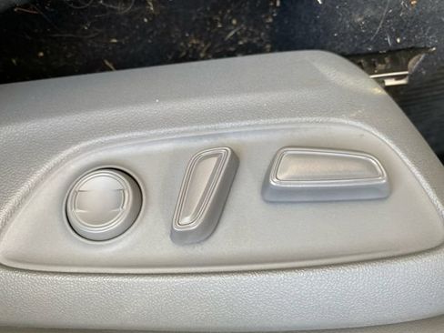 Used 2023 Toyota Highlander XLE FWD image 12
