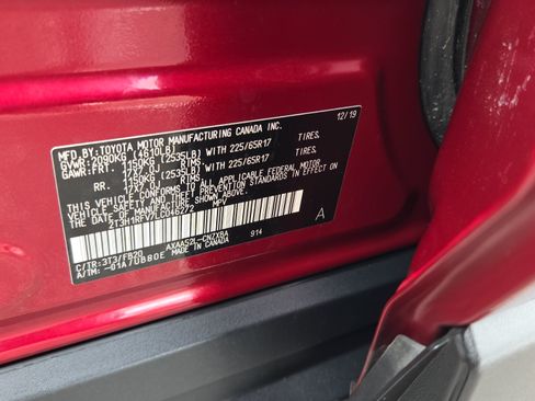 Used 2020 Toyota RAV4 LE FWD image 16