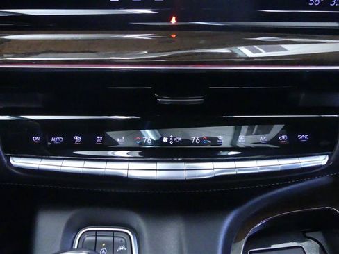 Used 2021 Cadillac Escalade Premium Luxury Platinum AWD/4WD image 12