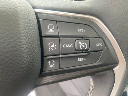 Used 2024 Jeep Grand Cherokee Altitude AWD/4WD image 36