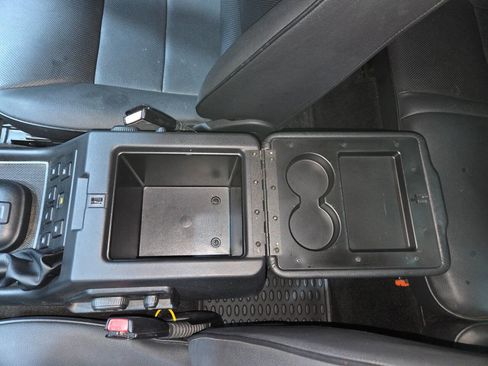 Used 2004 Land Rover Discovery S image 91