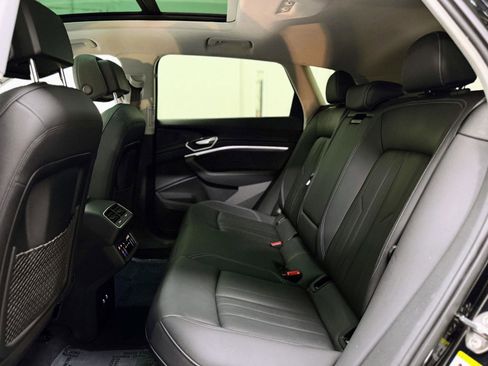 Used 2022 Audi e-tron Premium w/ Convenience Plus Package image 16