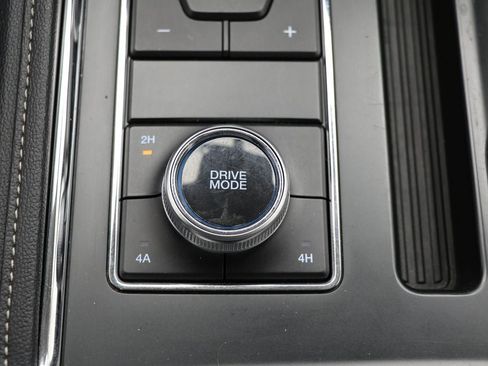 Used 2024 Ford Expedition XLT image 28