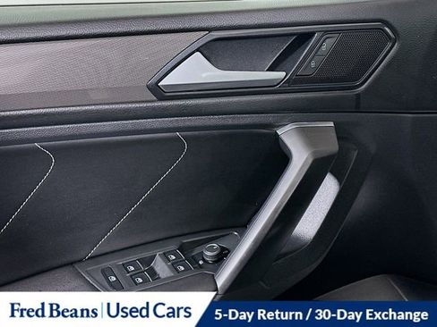 Used 2023 Volkswagen Tiguan SE image 17