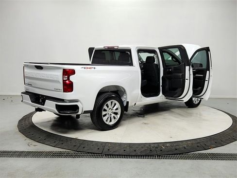 Used 2025 Chevrolet Silverado 1500 Custom image 15