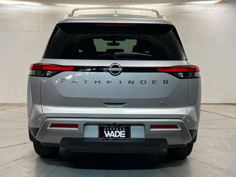 Used 2025 Nissan Pathfinder SL FWD image 5