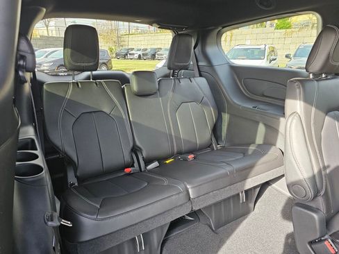 New 2026 Chrysler Pacifica Select image 15