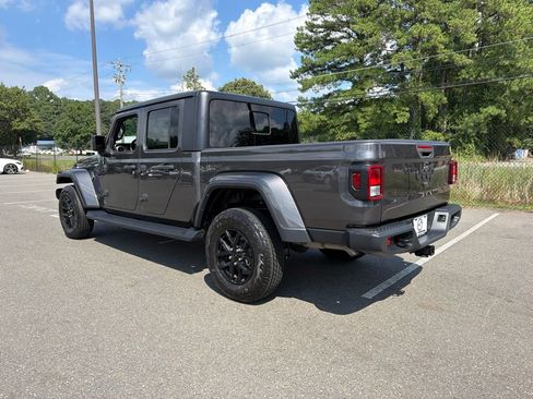 Used 2023 Jeep Gladiator Sport AWD/4WD image 11