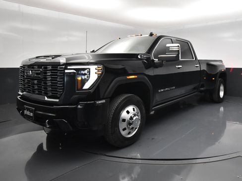 Used 2024 GMC Sierra 3500 Denali Ultimate AWD/4WD image 2