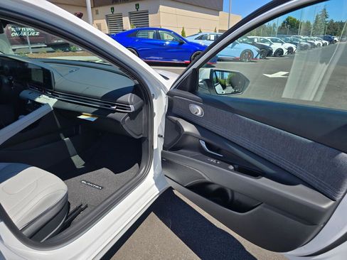 New 2026 Hyundai Elantra Limited FWD image 42