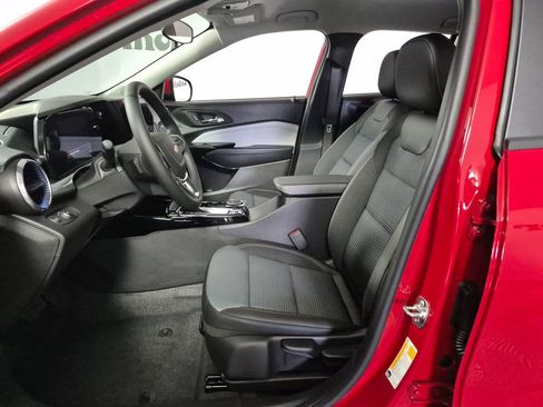 New 2026 Chevrolet Trax LT image 9