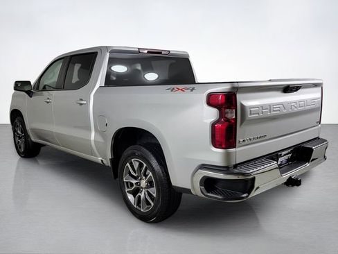 Used 2022 Chevrolet Silverado 1500 LT AWD/4WD image 5