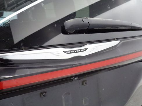 Certified 2023 Chrysler Pacifica Touring-L FWD image 18