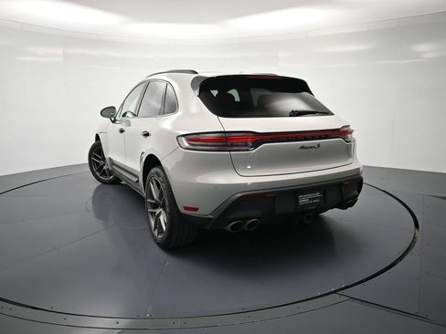 Certified 2022 Porsche Macan S AWD/4WD image 35