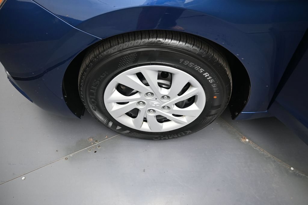Used 2019 Hyundai Elantra SE FWD image 32