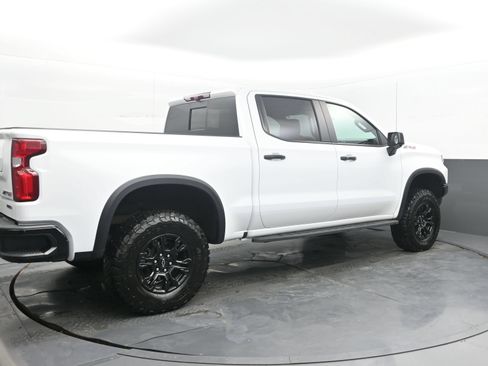 Used 2024 Chevrolet Silverado 1500 ZR2 w/ Technology Package AWD/4WD image 9