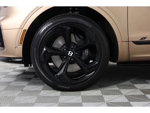 Certified 2023 Bentley Bentayga AWD/4WD image 6