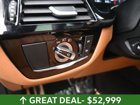 Used 2022 BMW M550i xDrive M550i xDrive w/ Premium Package image 32