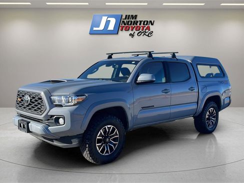 Used 2020 Toyota Tacoma TRD Sport image 1