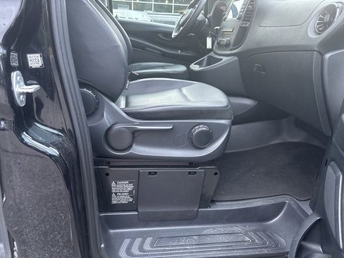 Used 2023 Mercedes-Benz Metris Passenger image 26
