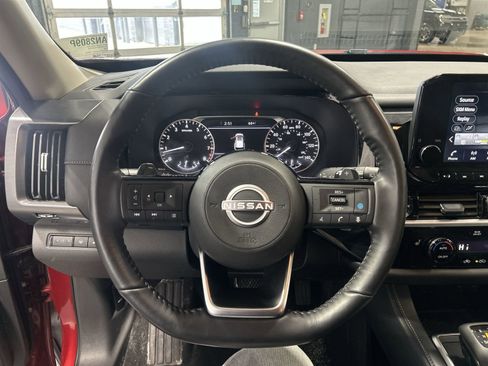 Used 2024 Nissan Pathfinder SL image 20