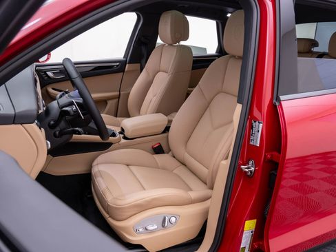 New 2026 Porsche Macan image 5