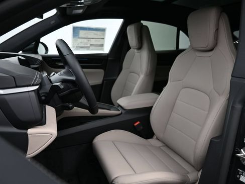 Used 2026 Porsche Macan Electric RWD image 5