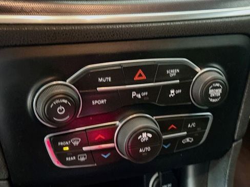 Used 2018 Dodge Charger R/T image 17