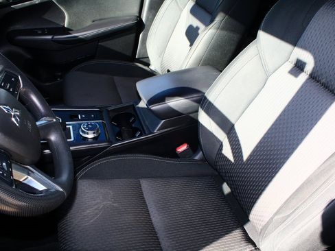 Used 2023 Mitsubishi Outlander ES image 3