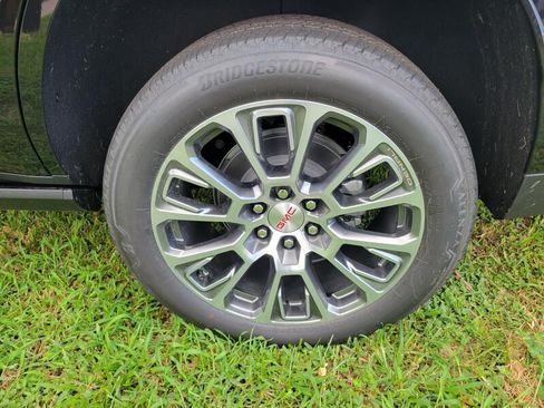 New 2026 GMC Yukon Denali w/ Denali Reserve Package RWD image 6