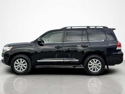 Certified 2018 Toyota Land Cruiser image 2