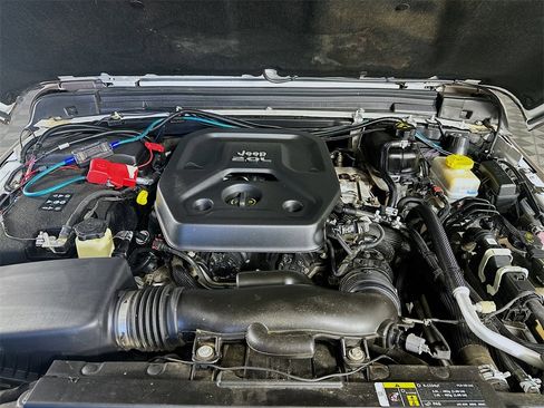 Used 2018 Jeep Wrangler Unlimited Sahara image 33