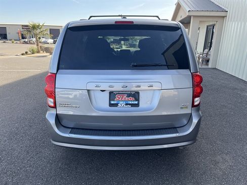 Used 2017 Dodge Grand Caravan SXT image 7