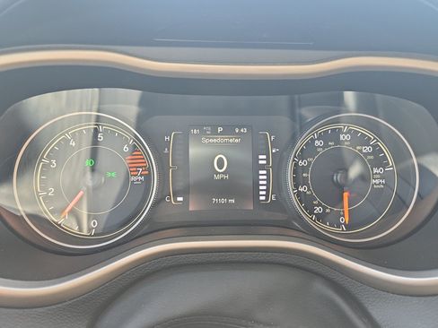Used 2016 Jeep Cherokee Latitude w/ Safety/Convenience Group FWD image 18