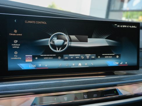 Certified 2023 BMW 740i w/ Parking Assistance Package RWD image 26