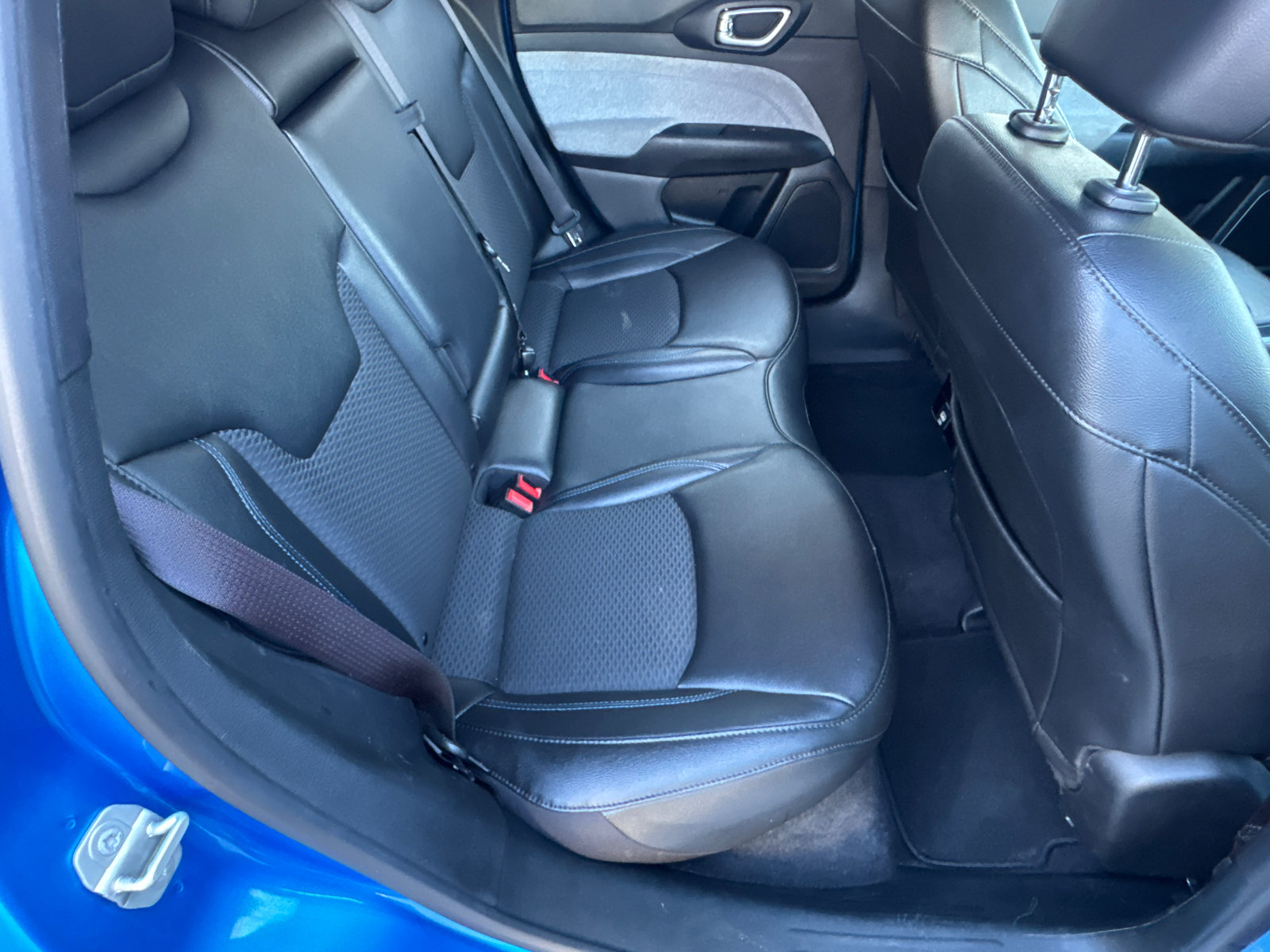 Used 2024 Jeep Compass Latitude AWD/4WD image 16