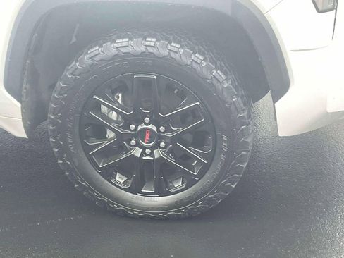 Used 2022 Toyota Tundra SR5 w/ SR5 Convenience Package image 8