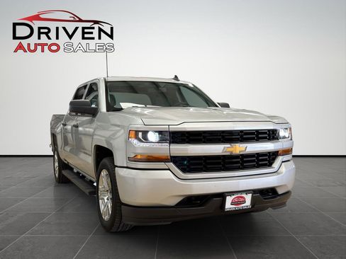 Used 2018 Chevrolet Silverado 1500 Custom w/ Custom Convenience Package RWD image 7
