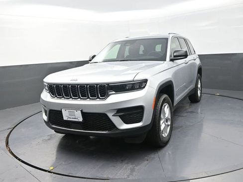 New 2025 Jeep Grand Cherokee Laredo X w/ Luxury Tech Group I image 6
