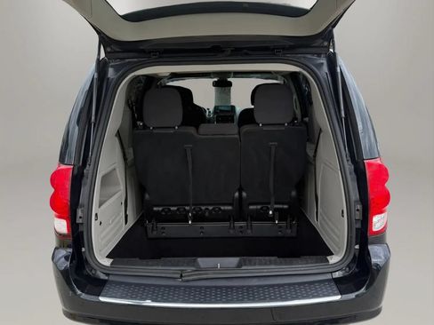 Used 2019 Dodge Grand Caravan SE w/ UConnect Hands-Free Group FWD image 7