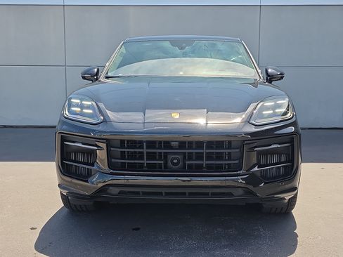 Certified 2025 Porsche Cayenne GTS AWD/4WD image 9