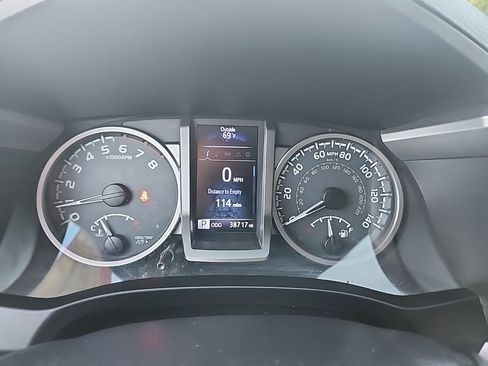 Used 2019 Toyota Tacoma 2WD Double Cab image 13