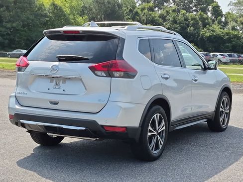 Used 2020 Nissan Rogue SV w/ Sun & Sound Touring Package FWD image 5