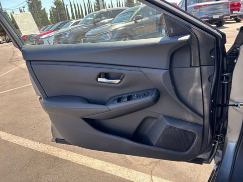 Used 2025 Nissan Sentra SV FWD image 18