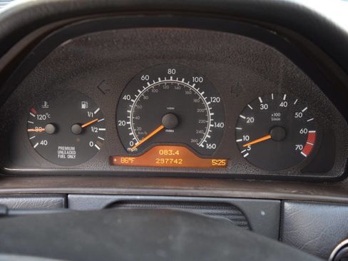 Used 1998 Mercedes-Benz E 320 Sedan image 44